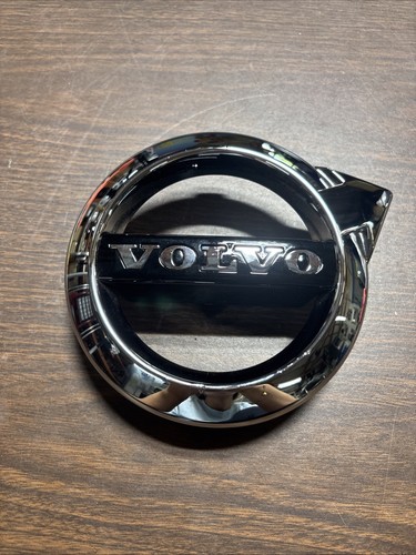 2 stuks stickers voor Volvo 14 mm Diameter. Sticker met embleem. Met een transparante siliconen bescherming 2 stuks stickers voor Volvo 14 mm Diameter. Sticker met embleem. Met een transparante siliconen bescherming