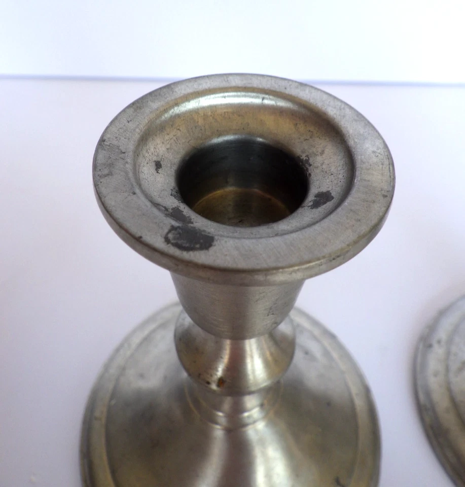 Juego de 2 candelabros vintage de peltre de toalla de 4 3/8" estilo colonial EE. UU. Foto 4 de 4