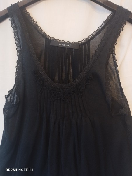 Sita Murt top negro de seda. Elástico. Talla 38.
