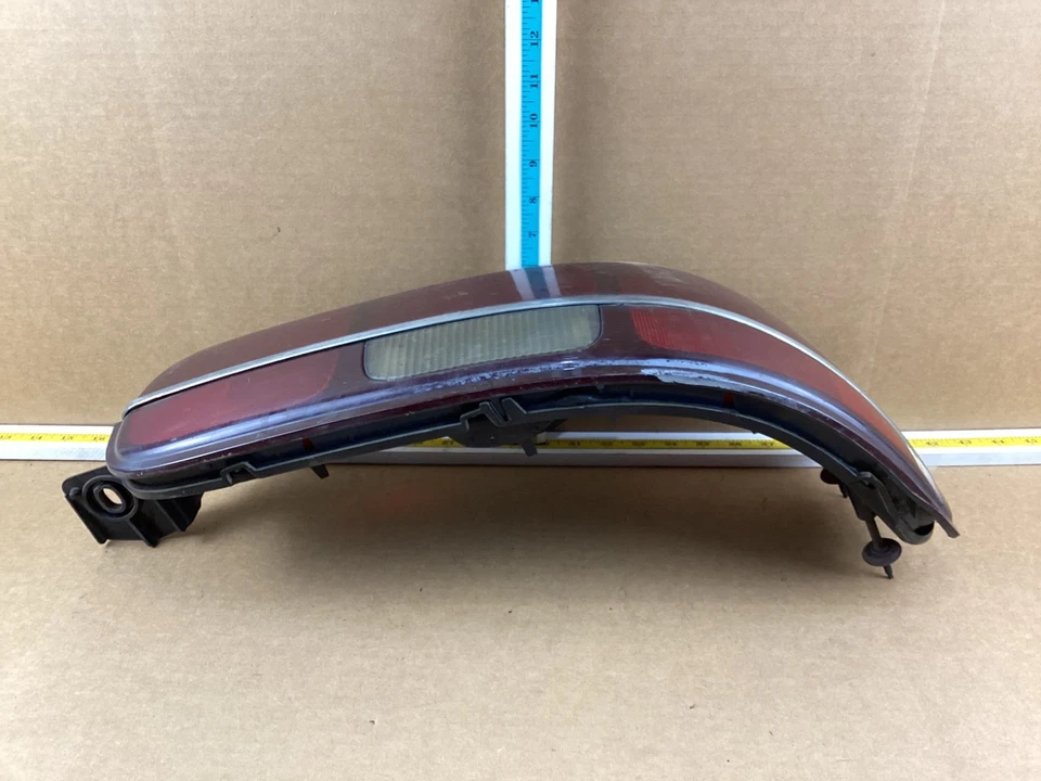 Conjunto de luz trasera derecha del lado del pasajero Chevrolet Caprice 1991-1992 Foto 3 de 4