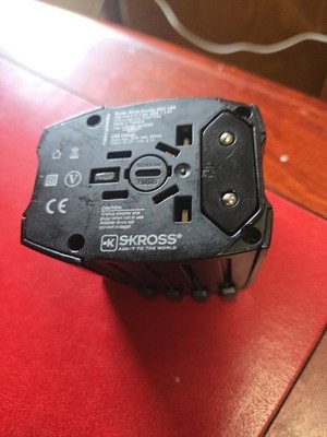 SKROSS World Travel Adapter with USB Port