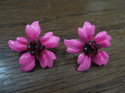 Vintage MCM Original 1960's Enamel Flower Hot Pink Earrings w/Red Rhinestones - Picture 4 of 4