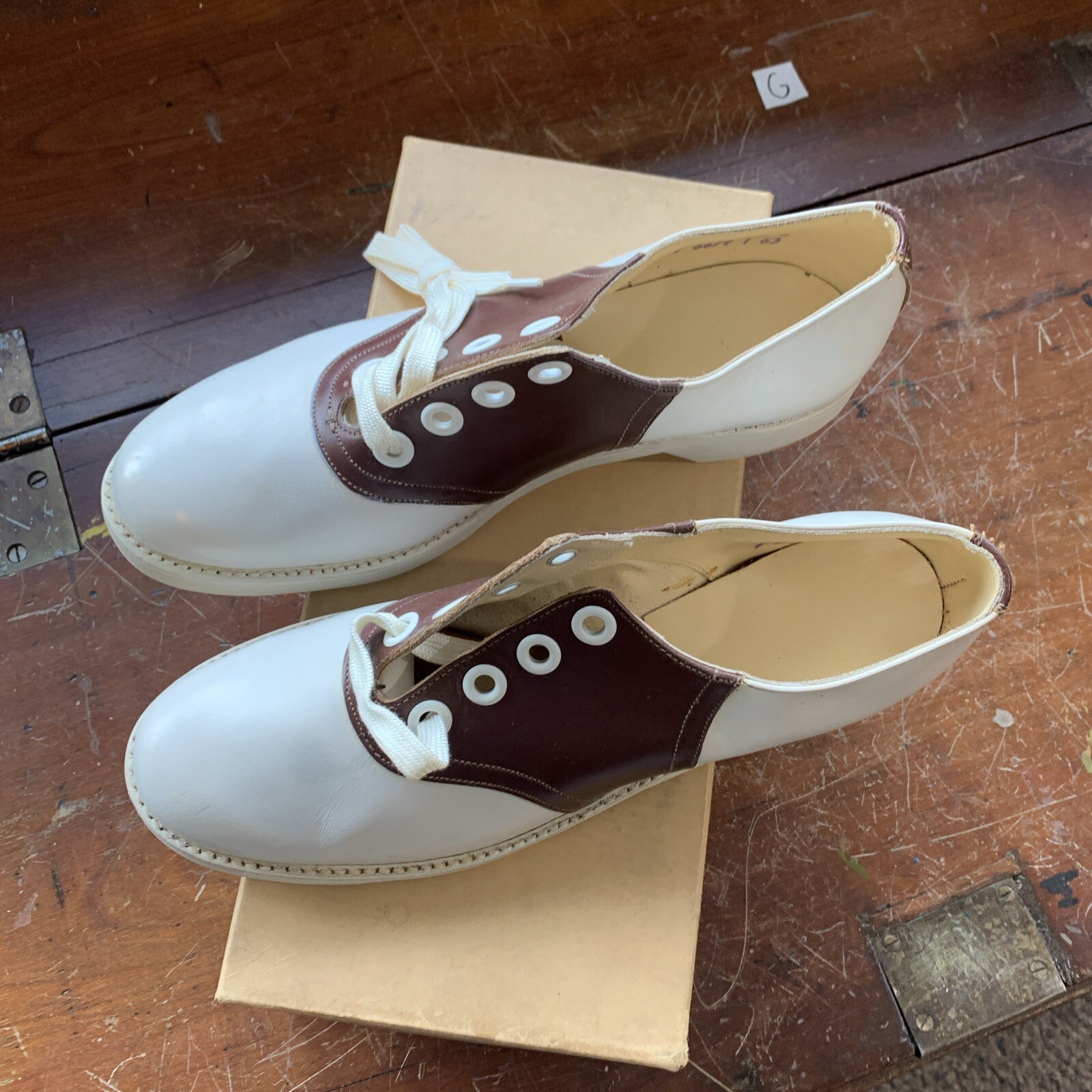 NEW VINTAGE SUNDIAL SADDLE SHOES WOMENS SIZE 6 Gem