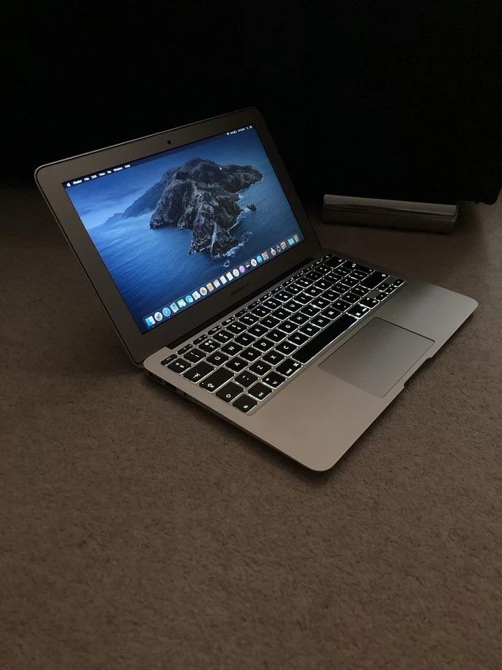 Apple MacBook Air 11" 2012 · i7 · 8GB · 256GB, photo 2 of 5