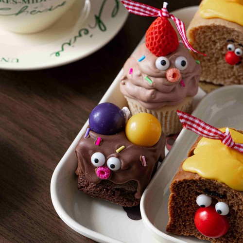 Handmade Brownie Scented Candle - Picture 3 of 8