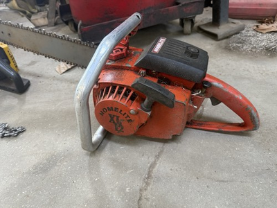 #ad Homelite XL Automatic Gas Chainsaw Red Black Metal Automatic Chain Oiler $125.00