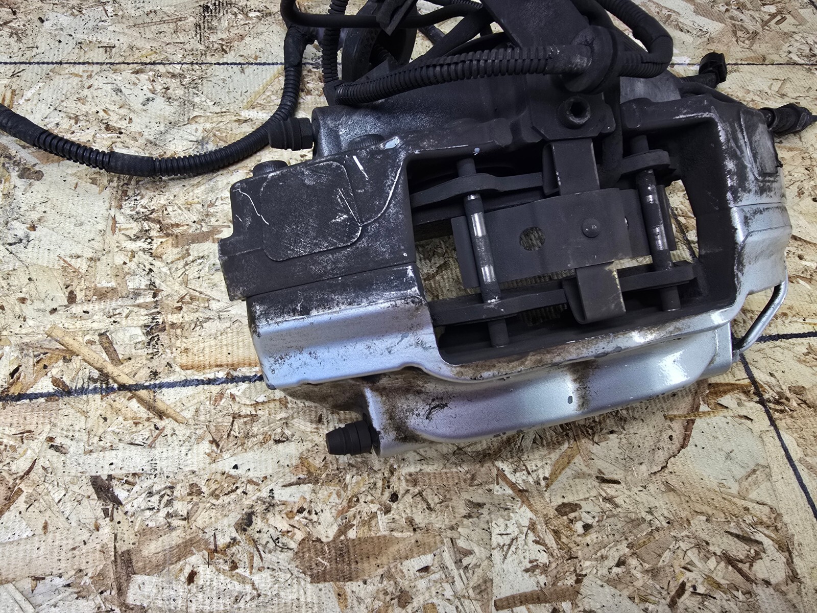 REAR RIGHT BRAKE CALIPER BREMBO ASSEMBLY OEM 40K 14-19 MASERATI GHIBLI S