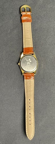 Disney Store Exclusive Snow White & The 7 Dwarfs Cottage Watch by Pedre Belle - Picture 3 of 8