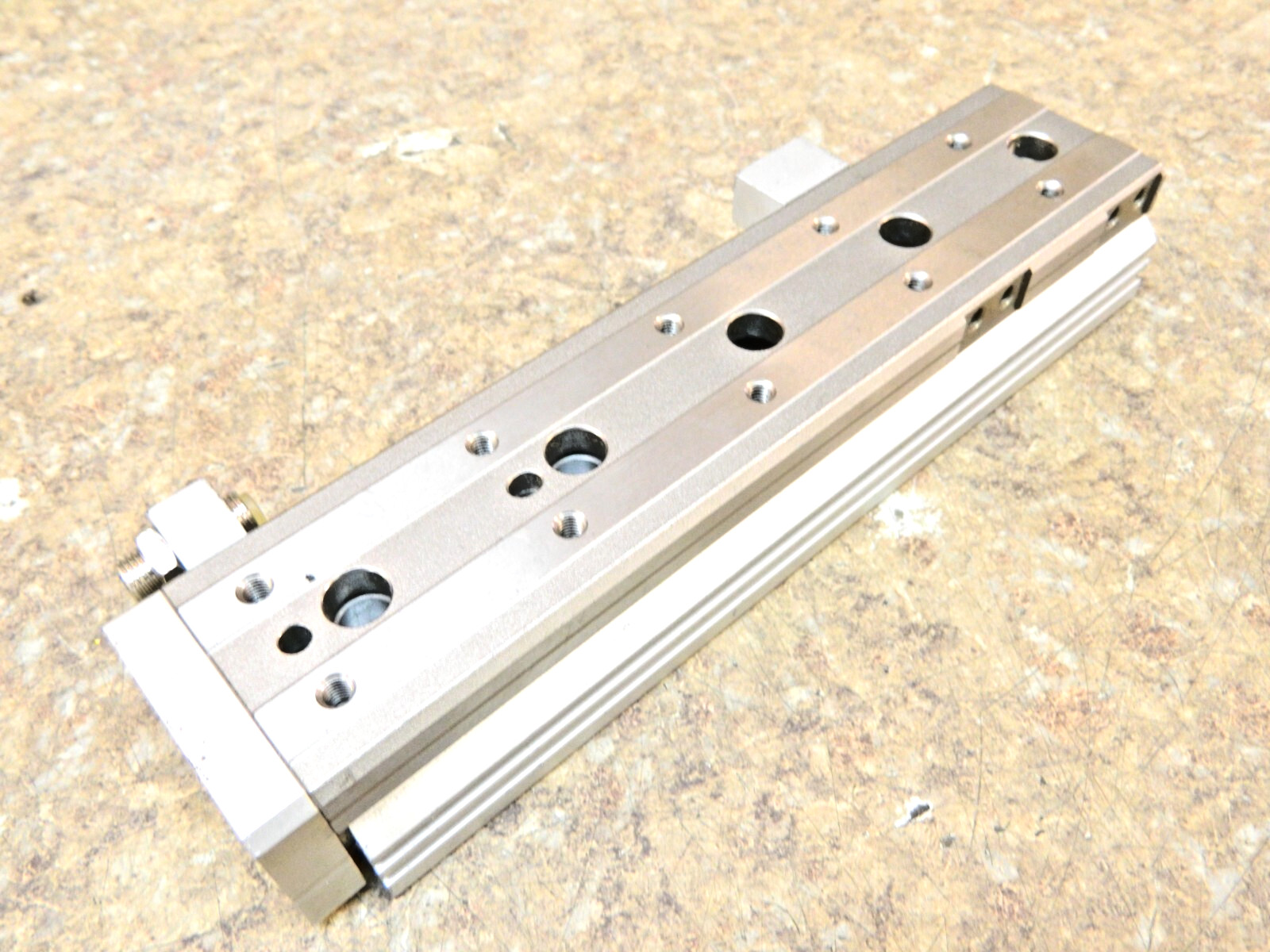 SMC MXQ16-125AS 16 MM Bores X 125 MM Stroke Precision Slide Table