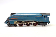 Wrenn W2212 4-6-2 A4 Sir Nigel Gresley Locomotive in LNER Blue No.7