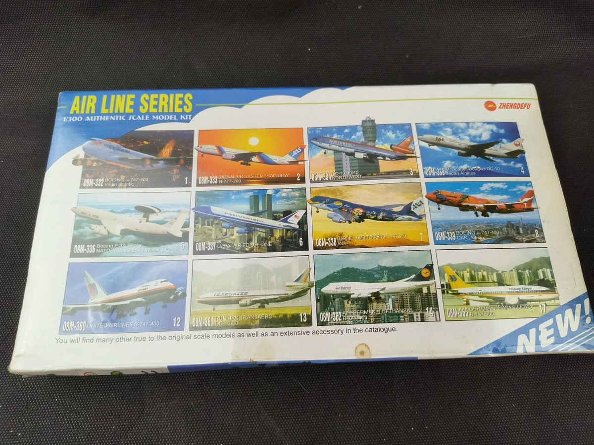 Zhengdefu 1:300 Scale United Airlines B-747-400 Plastic Model Kit