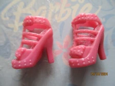 BARBIE DOLL / PAIR OF SHOES: BOOTS, PUMPS ....... (2730)