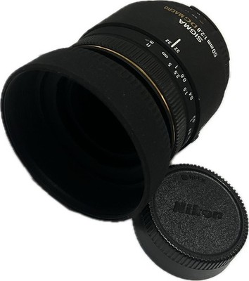 Sigma 50mm F2.8 DG MACRO EX Nikon lens excellent condition with hood