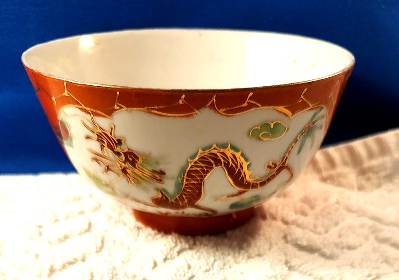 VINTAGE  HANDPAINTED CHINESE PORCELAIN RICE BOWL DRAGONS & GILDED GOLD
