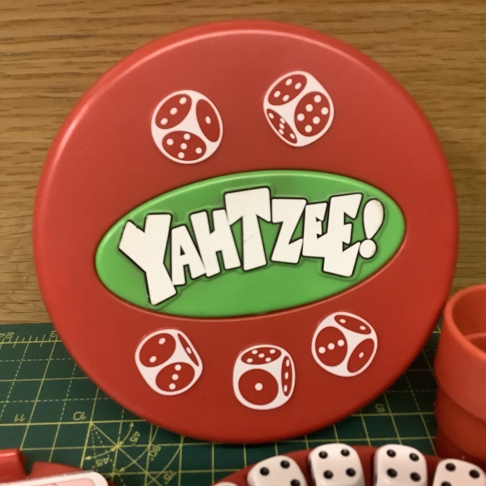 YAHTZEE - TRAVEL VERSION  - DICE GAME - HASBRO 2004 - Image 4 of 4
