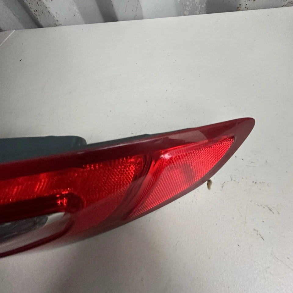 Luz trasera exterior derecha lado pasajero Ford Fusion 2013-2016 Foto 4 de 4