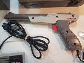 Original Nintendo NES Console Tested Zapper Controller 5 Games Genie Eliminator