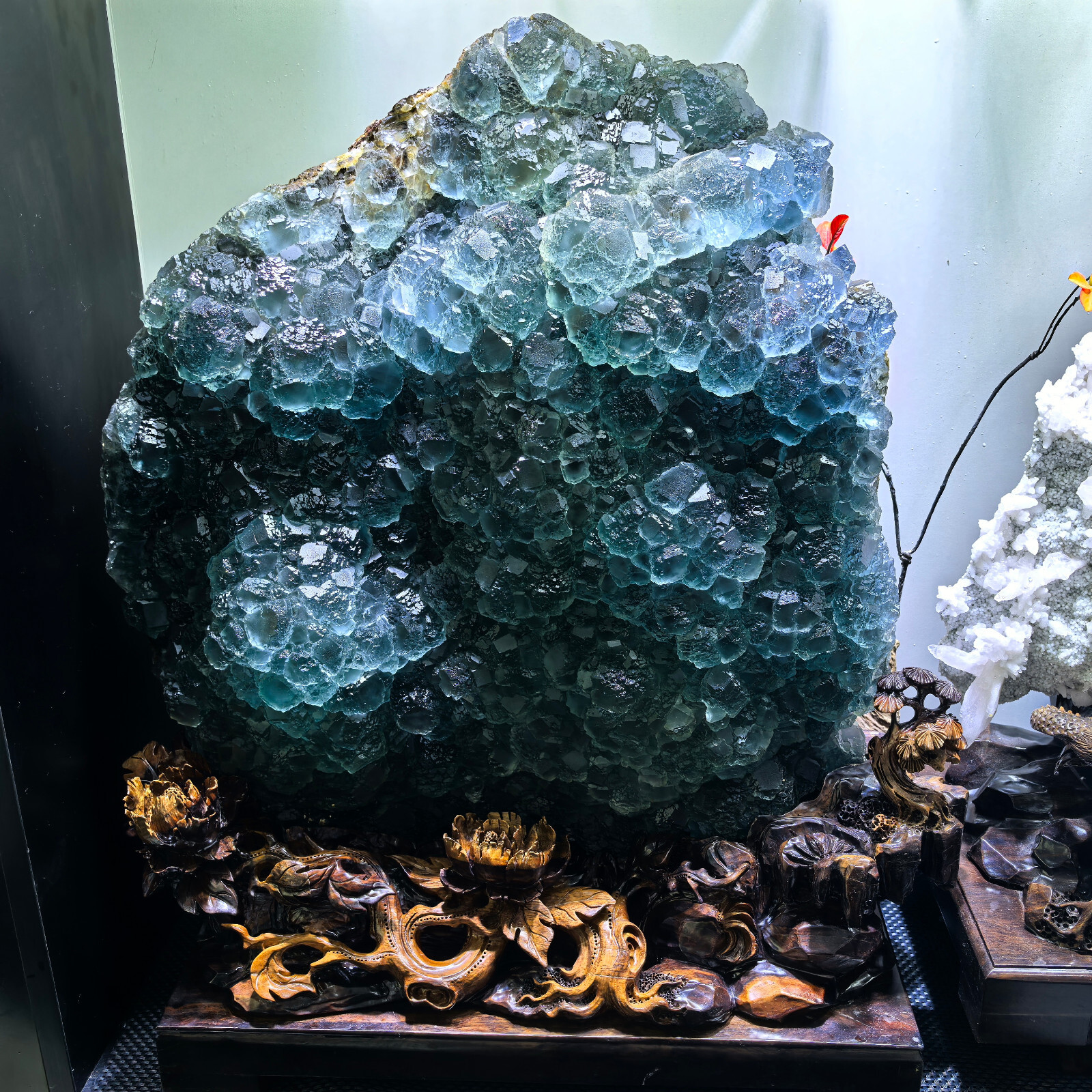 143LB Rare Natural Blue Fluorite Cluster Quartz Crystal Mineral Specimen for Decor