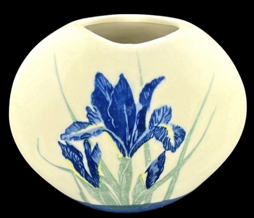 Vintage Otagiri Japan Blue Iris Floral Vase Hand Crafted Cream Ceramic 4” - Picture 2 of 6