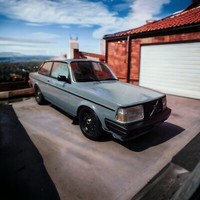 Ixo 1:18 Volvo 240 Turbo Custom (1986) - Grey Neu Ovp