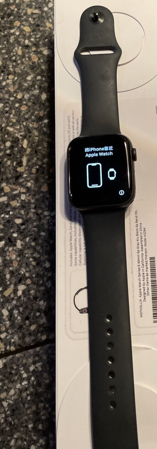 Apple Watch SE 44mm(本体のみ)Space gray