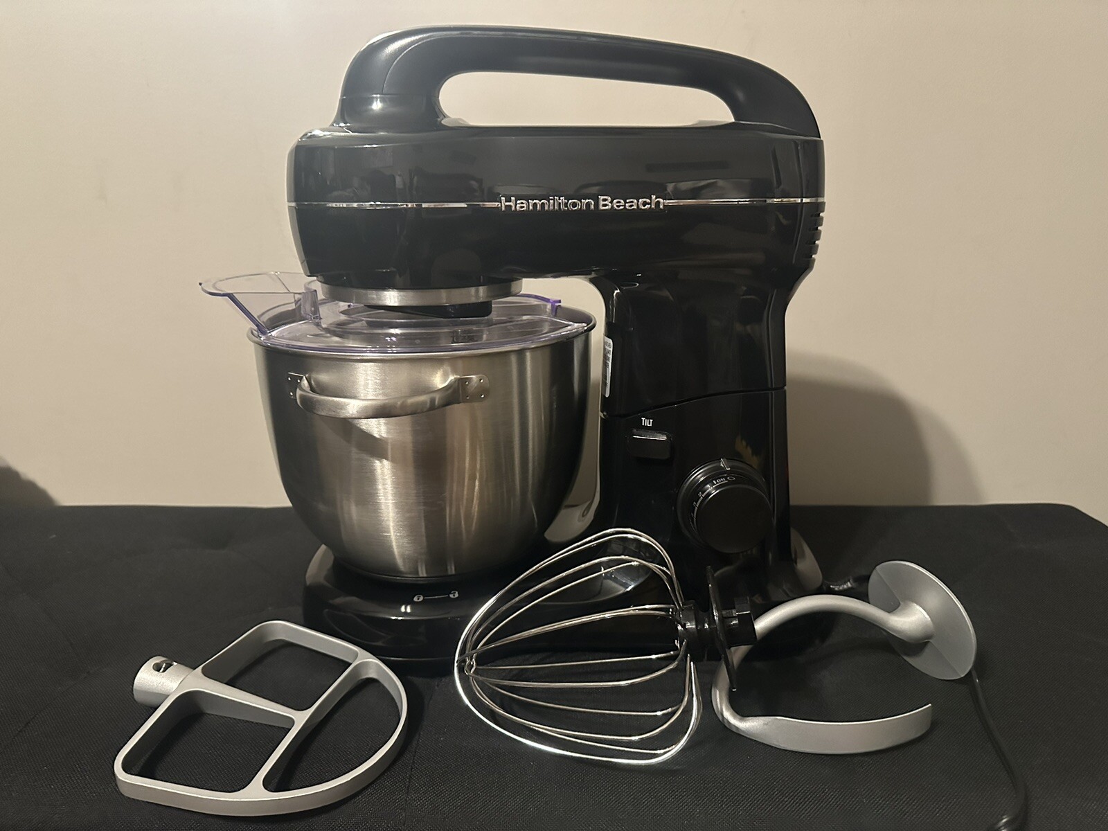 Hamilton Beach 63391 7 Speed Stand Mixer with Whisk, Dough Hook Works