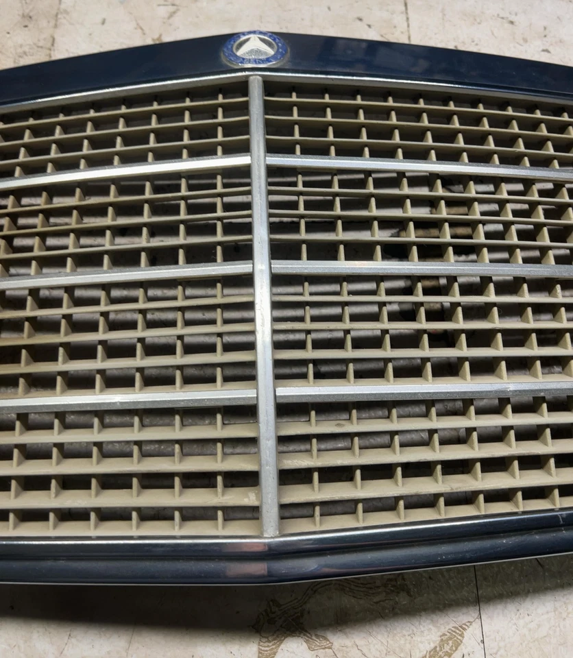 Mercedes MB450 1972-1980 1973-80 MB280 78-80 MB300D conjunto de parrilla delantera cromada Foto 3 de 4