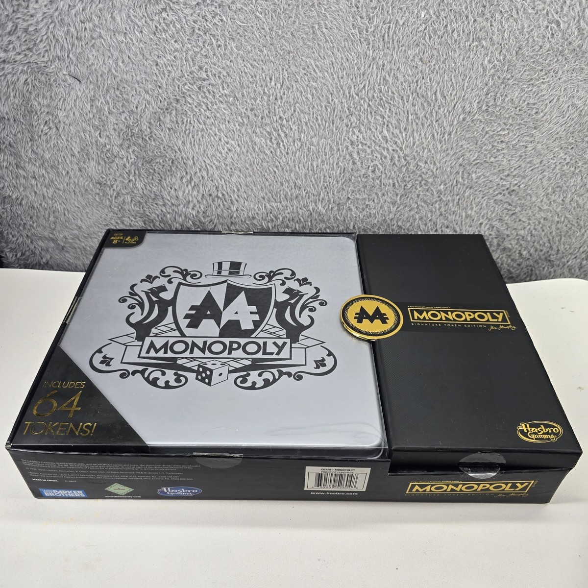 Hasbro Gaming Monopoly 64 Pieces Signature Token Edition Board
