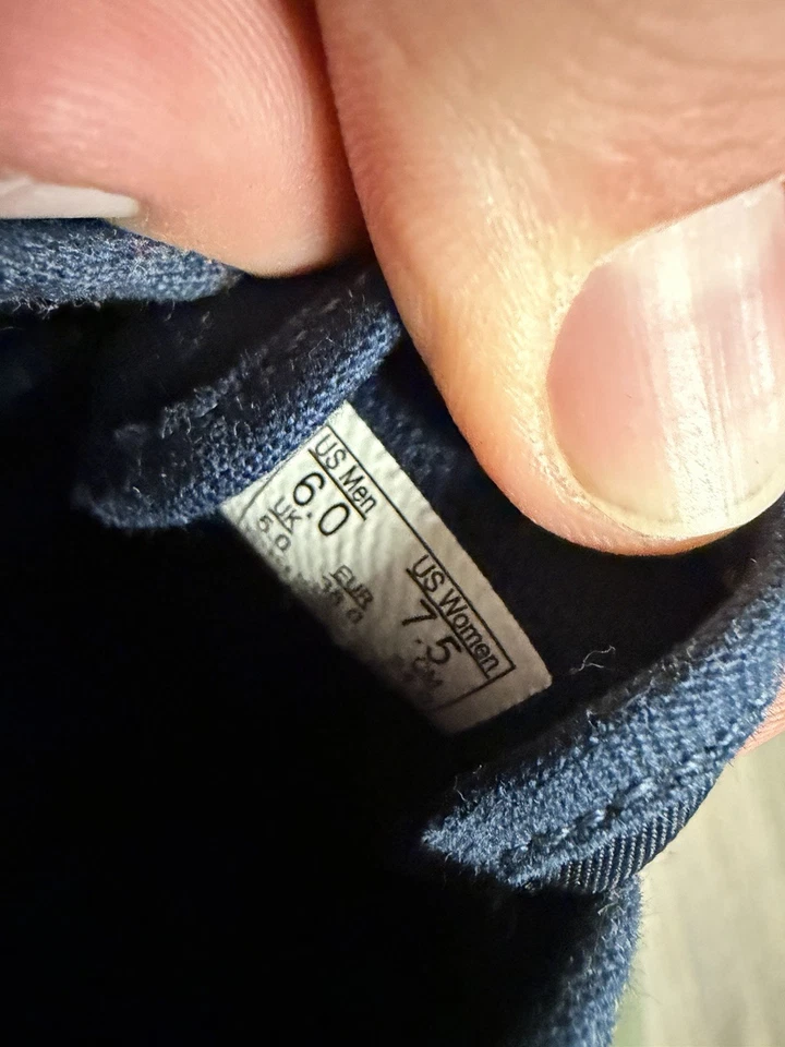 Paquete de furgonetas para mujer talla 7,5 sin cordones auténtico estampado de leopardo azul marino Foto 4 de 4