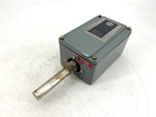 New Allen Bradley 837-V2J Ser A Temperature Control Switch 90-200F 600V - No Box