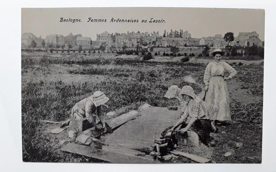 cpa-BASTOGNE-Femmes Ardennaises au Lavoir. - Photo 1/1