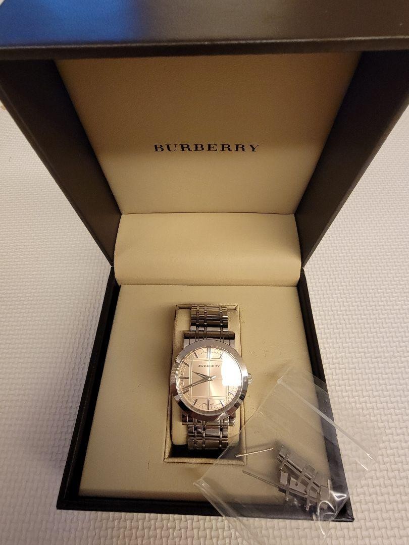 【新品未使用】Burberry Gold Plated アナログクォーツ腕時計 21761026.jpg