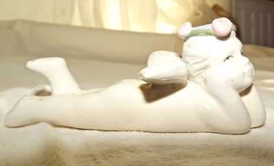Vintage from the 1990s Materials: porcelain Capodimonte Lying Down Foot in air