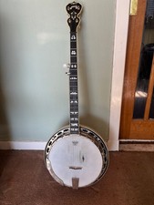 5 string banjo pre loved ,absolutely perfect, no ding's, no scratches.
