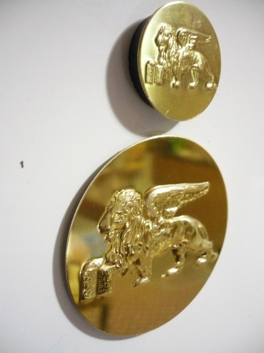 Foto 1 di 2