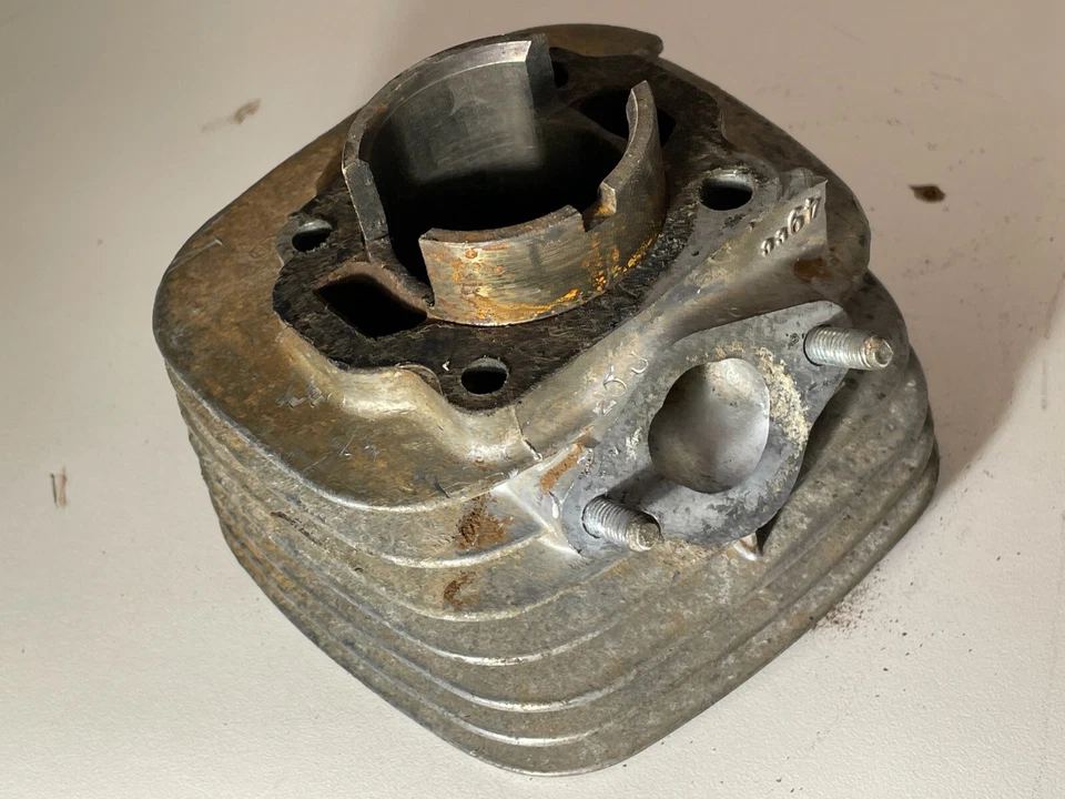 Cilindro de motor Honda MR50 1974 75 Elsinore HM131 MR 50 agrietado Foto 4 de 4