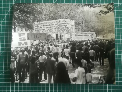DD038 FOTO Demonstrationen Parade 24. Mai 1977 Bastille Ostbahnhof - 21x26 cm