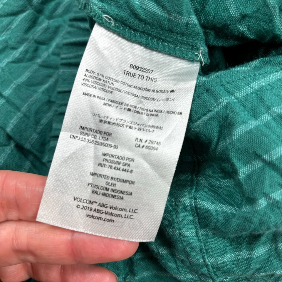 Volcom Women's L Green Striped Pull On Soft-Shell Shorts Cuffed Elastic Waist - Image 4 of 4