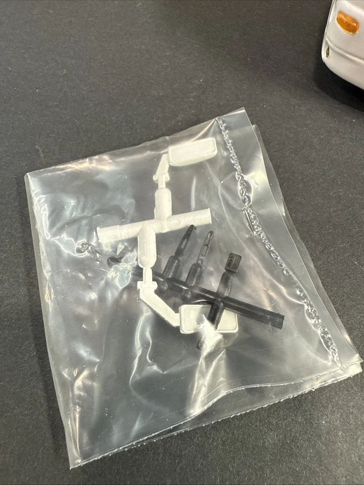 Eligor Kenworth Tractor T2000 White 1:43 NIB!! - Image 3 of 4