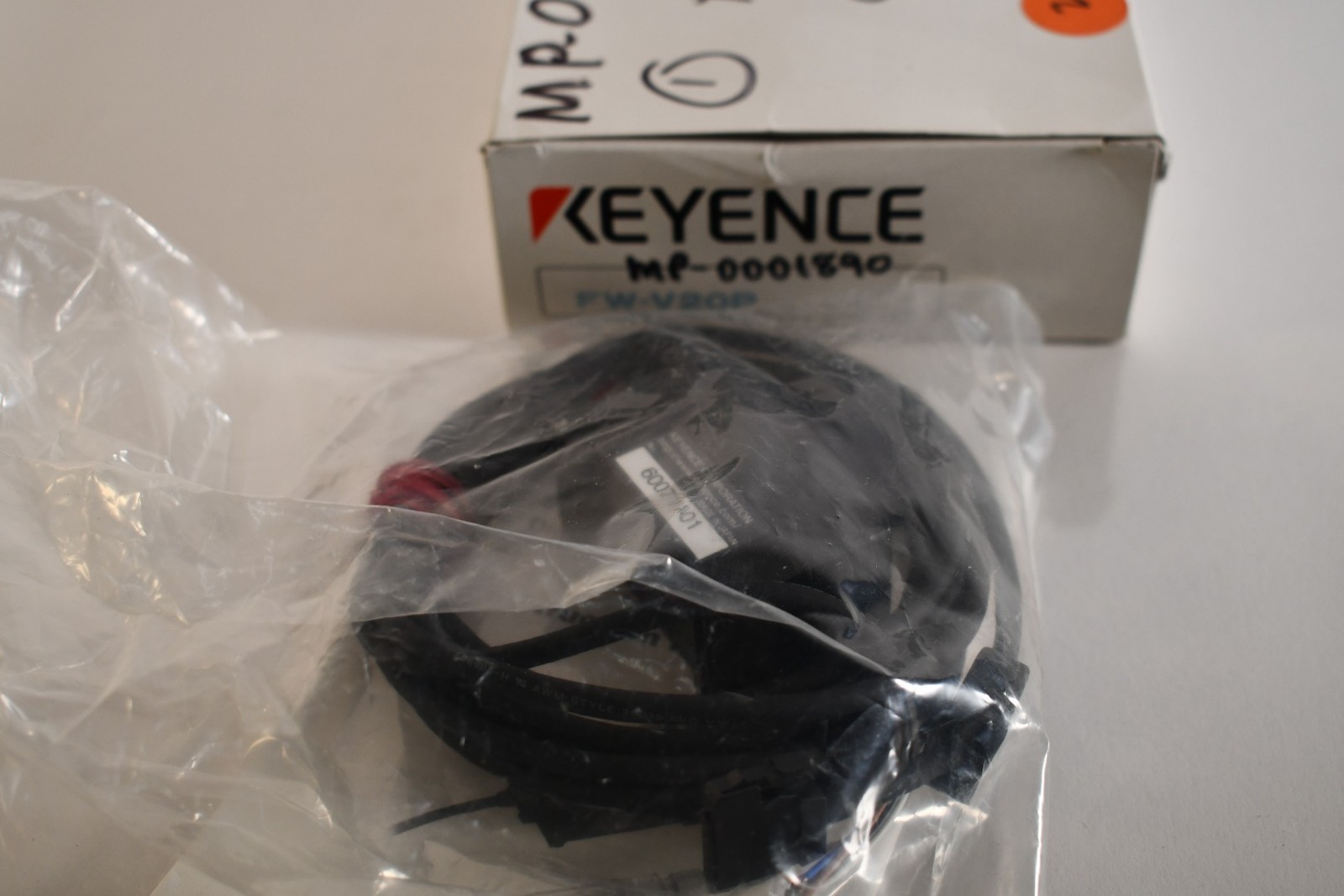 NEW Keyence FW-V20P Ultrasonic Sensor Amplifier Unit PNP