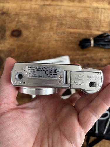 Panasonic LUMIX DMC-TZ5 9.1MP Digital Camera - Silver - Picture 8 of 13