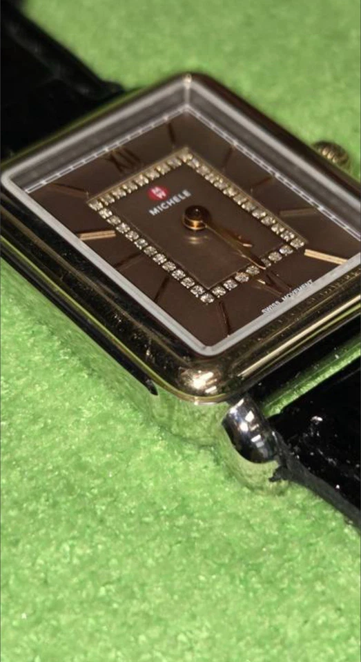 Reloj MICHELE Deco 2 para dama esfera mop diamante 0,10 quilates acero bicolor y oro de 18 quilates Foto 2 de 4