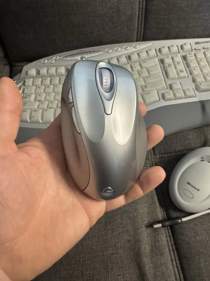 Microsoft Wireless Laser Desktop Ergonomic Curve Keyboard & Mouse 6000, Mac - Image 3 of 4