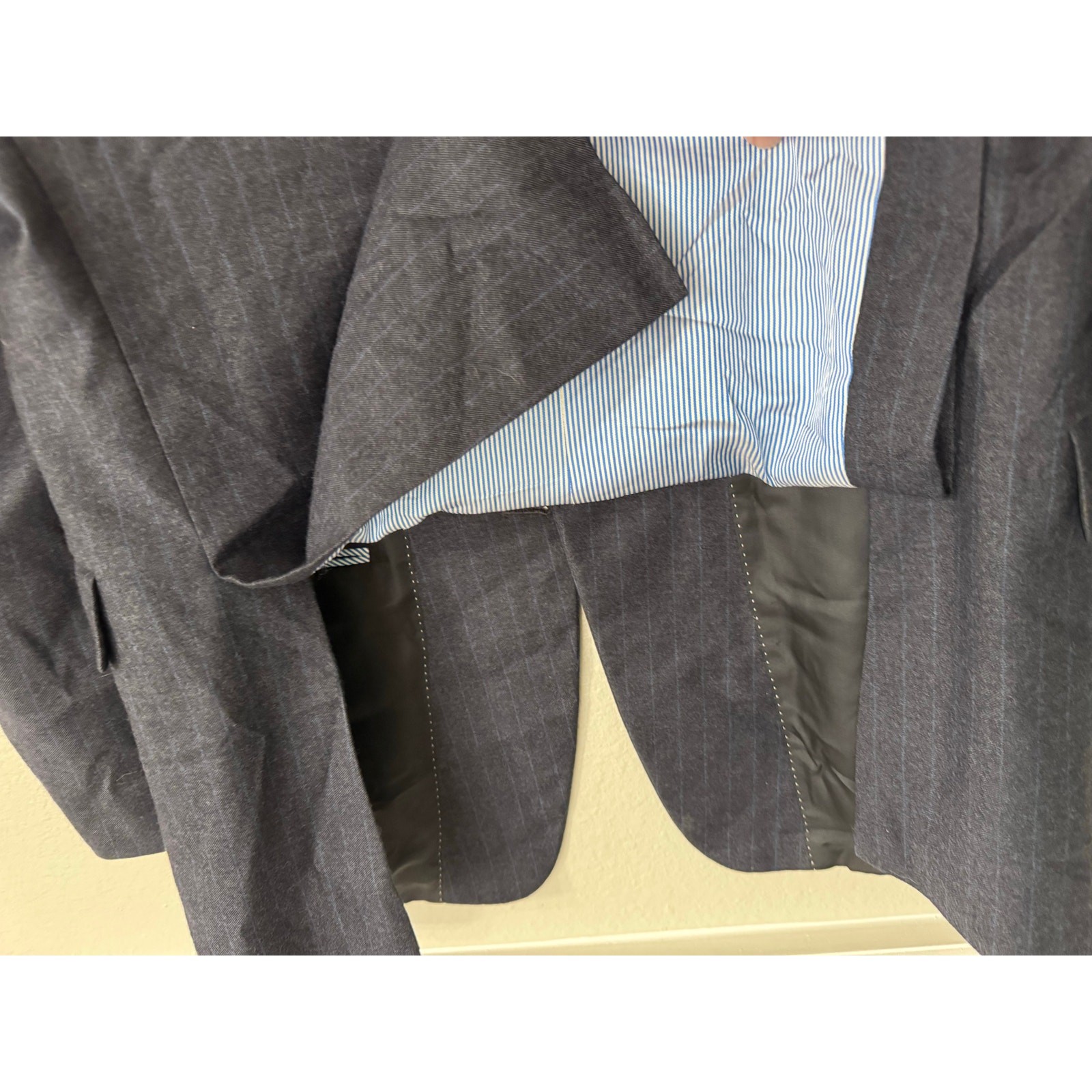 Tommy Hilfiger 100% Wool Navy Blue Pinstriped Blazer Sports Coat Size 38L thumbnail 4