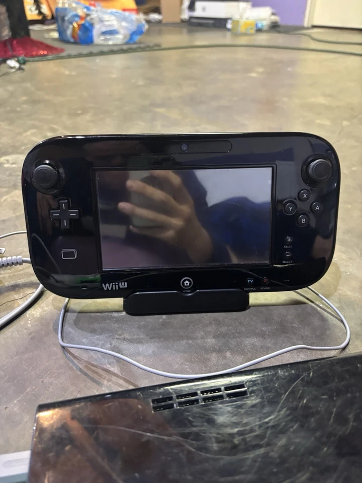 Sistema Nintendo Wii U 32GB Negro WUP-101(02) - Consola y Cables Incluidos Foto 2 de 4