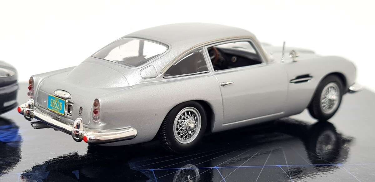 Minichamps 1/43 Aston Martin DBS + DB5 Casino Royale 007