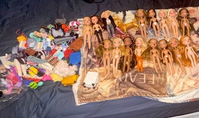    HUGE Bratz Doll Lot! 16 Dolls w 1 Gal Of Clothes & Accessories Bundle!