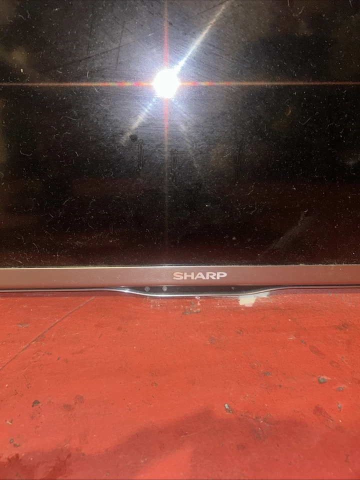 Sharp 80 inch AQUOS QLED 4K Ultra HD Smart Xumo TV - Image 2 of 3