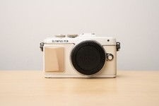 Olympus PEN Lite E-PL7 16.1MP Micro Four Thirds Camera Body