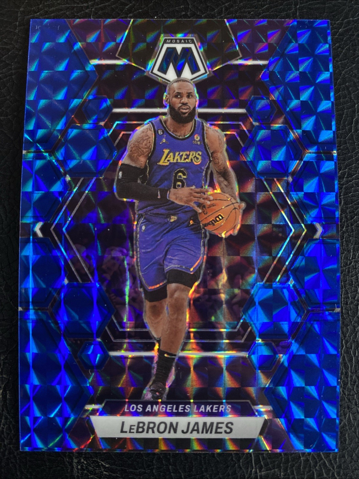 2022-23 Panini Mosaic #98 LeBron James Blue SP 54/199 Los Angeles Lakers MVP